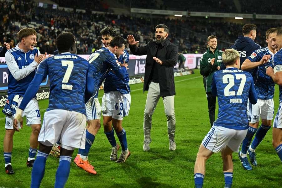Schalke nimmt den Schwung komplett mit