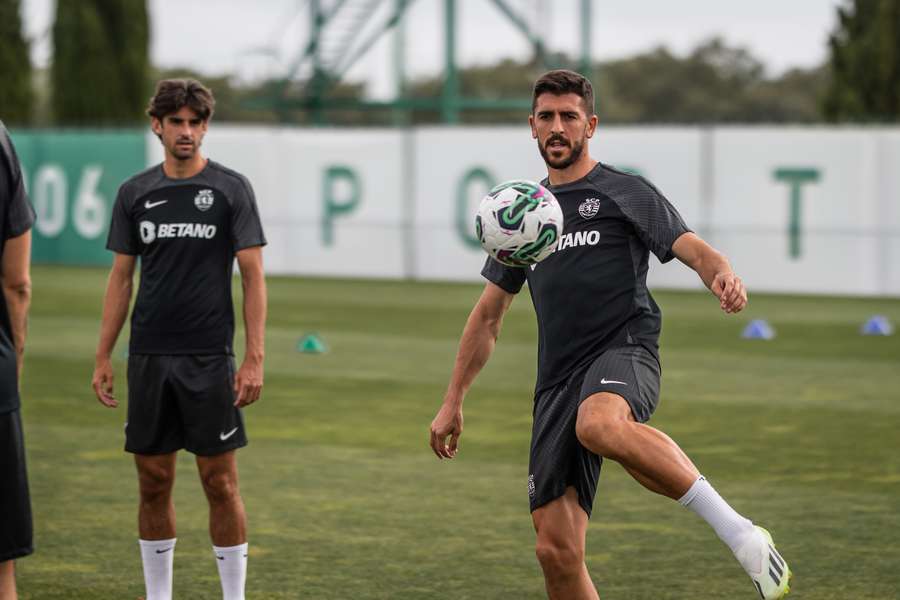 Paulinho no treino desta quarta-feira