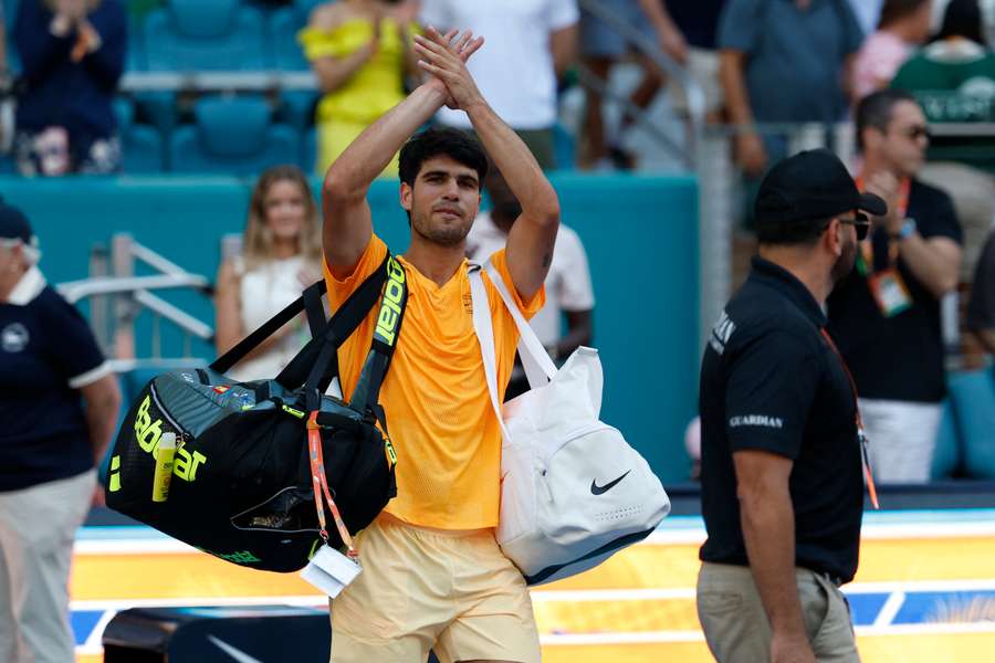 Carlos Alcaraz despede-se dos adeptos