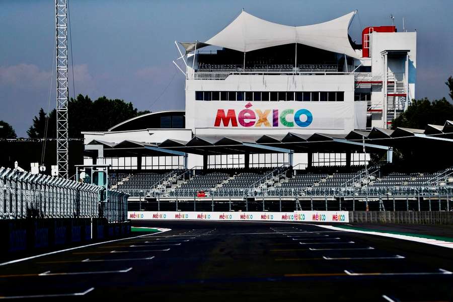 A reta de 1,2 km do Autódromo Hermanos Rodriguez A reta de 1,2 km do Autódromo Hermanos Rodriguez