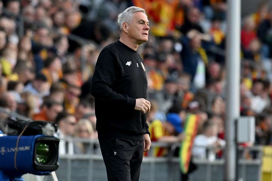 Kielce, 01.05.2026. Trener Korony Kielce Jacek Zieliński podczas meczu piłkarskiej Ekstraklasy z Piastem Gliwice.