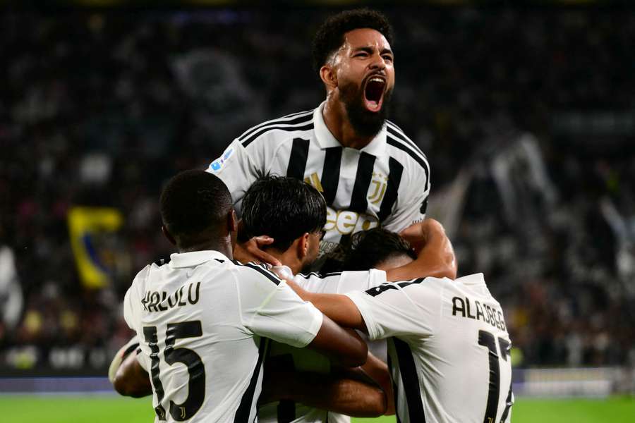 Juventus doma splnil úlohu favorita. Juventus doma splnil úlohu favorita.