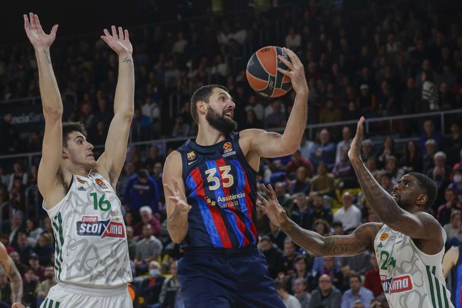 Un brillante inicio da al Barça la victoria ante el Panathinaikos y el coliderato (74-68)