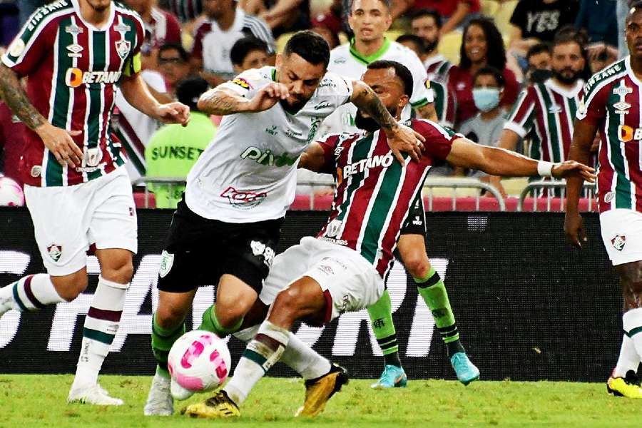 Flu perde para o América no Rio e torcida perde paciência com Diniz