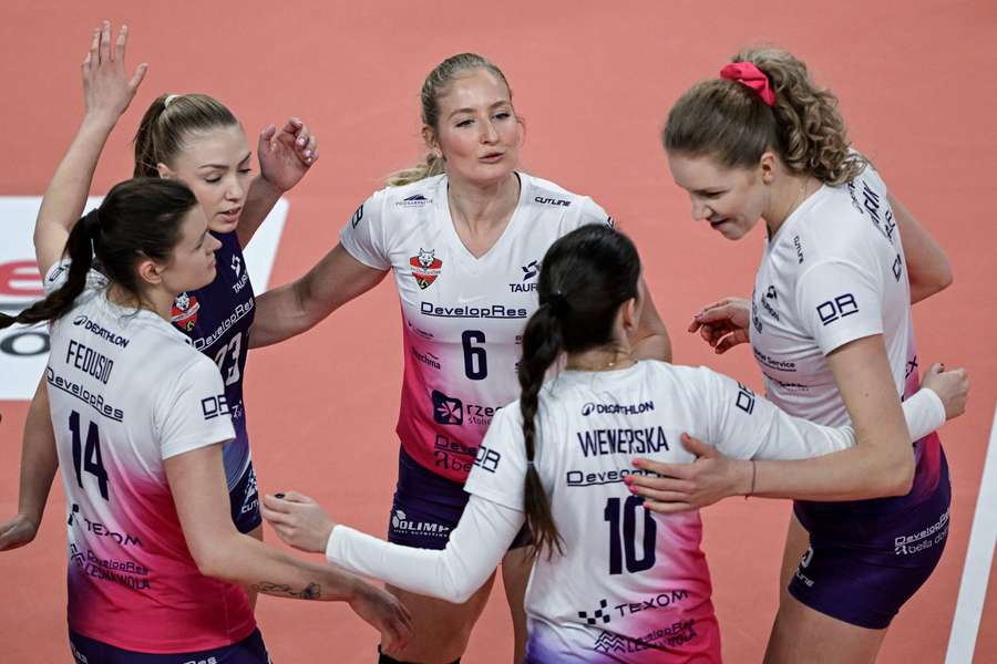 Siatkarki DevelopResu Rzeszów przegrały na wyjeździe z Conegliano. Mimo tego awansowały do dalszej fazy gier