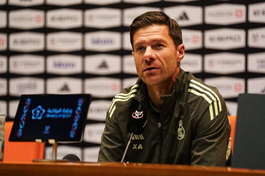 Alonso fue destituido como entrenador del Real Madrid antes de llegar al Chelsea Alonso fue destituido como entrenador del Real Madrid antes de llegar al Chelsea