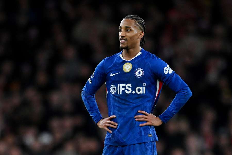 João Pedro contre Arsenal en Premier League.