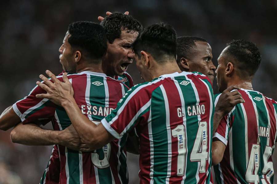 Cano e Ganso comemoram gol no Maracanã
