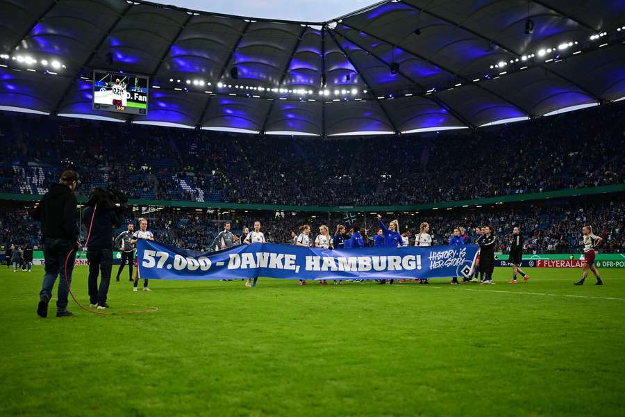 Die Damen des HSV beim Rekordspiel im Volkspark.