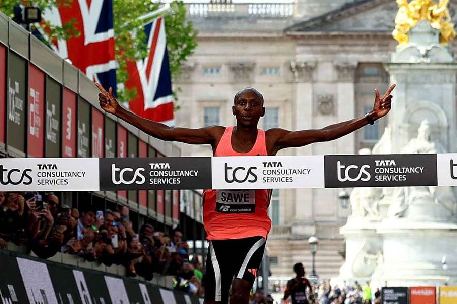 Sabastian Sawe correu abaixo de duas horas na Maratona de Londres