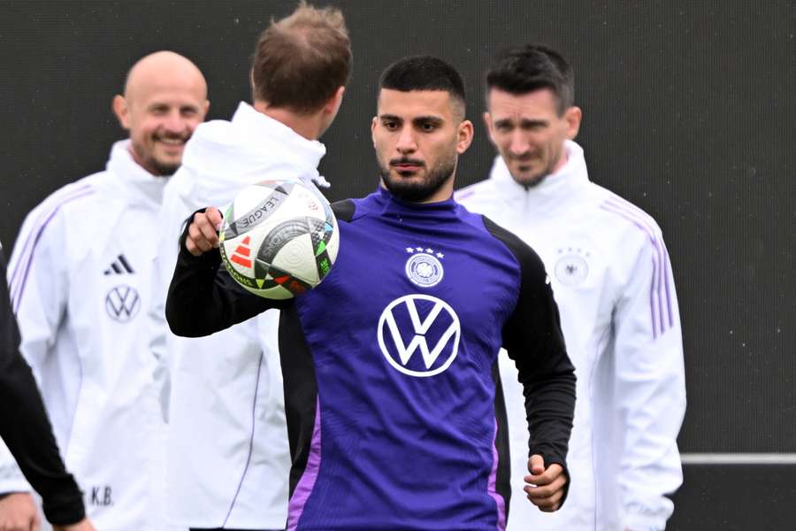 Deniz Undav (M.) im DFB-Training