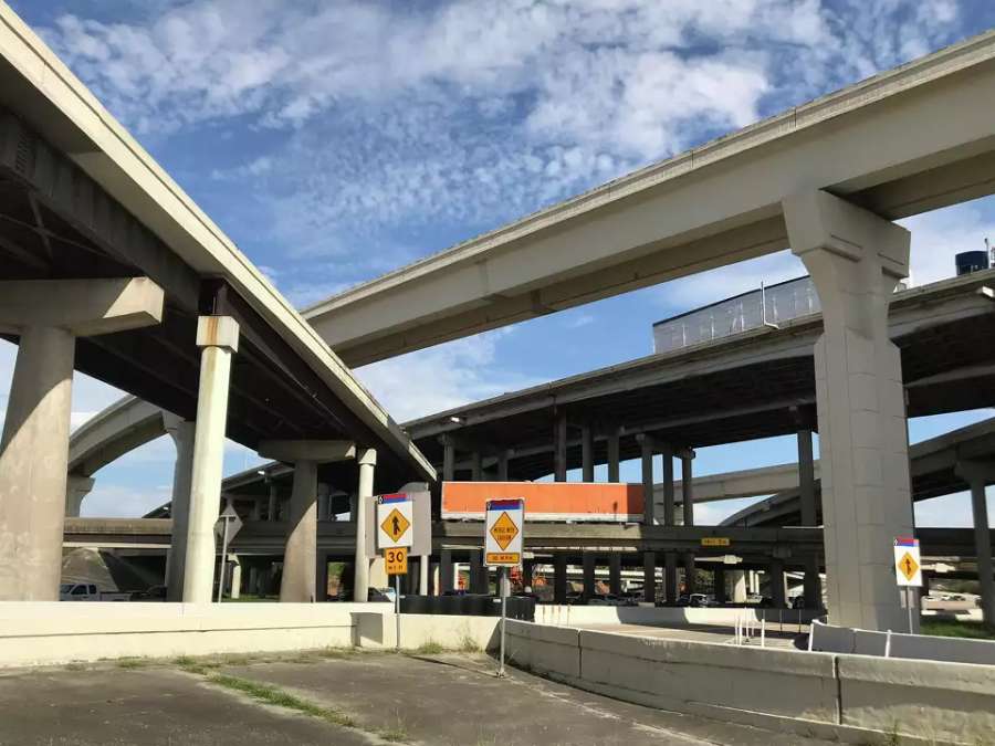 Novas rampas foram adicionadas na tentativa de fazer o trânsito fluir na região Novas rampas foram adicionadas na tentativa de fazer o trânsito fluir na região