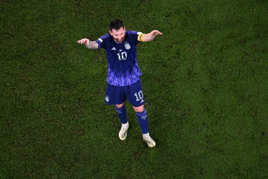 Messi diz que "é uma alegria continuar a conseguir recordes"