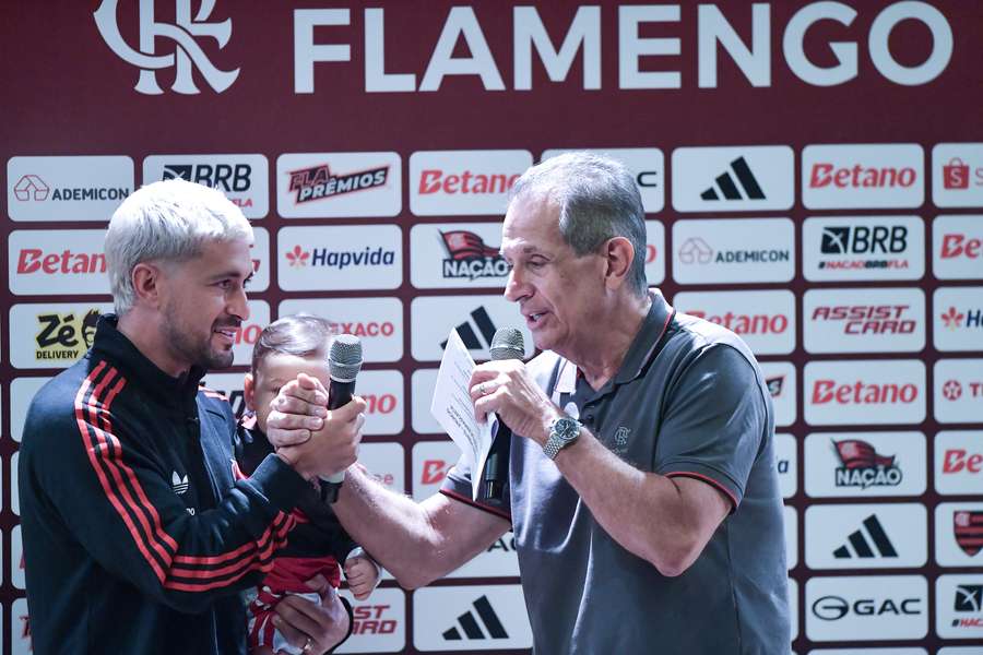 Bap estendeu homenagem a Arrascaeta Bap estendeu homenagem a Arrascaeta