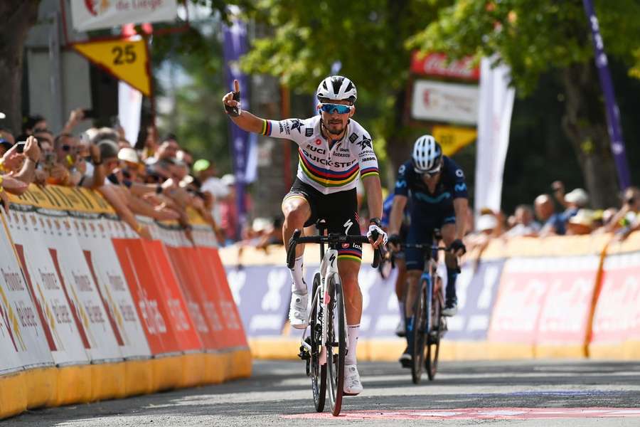 Julian Alaphilippe se nakazil covidem-19 a přibrzdil tak svůj návrat.
