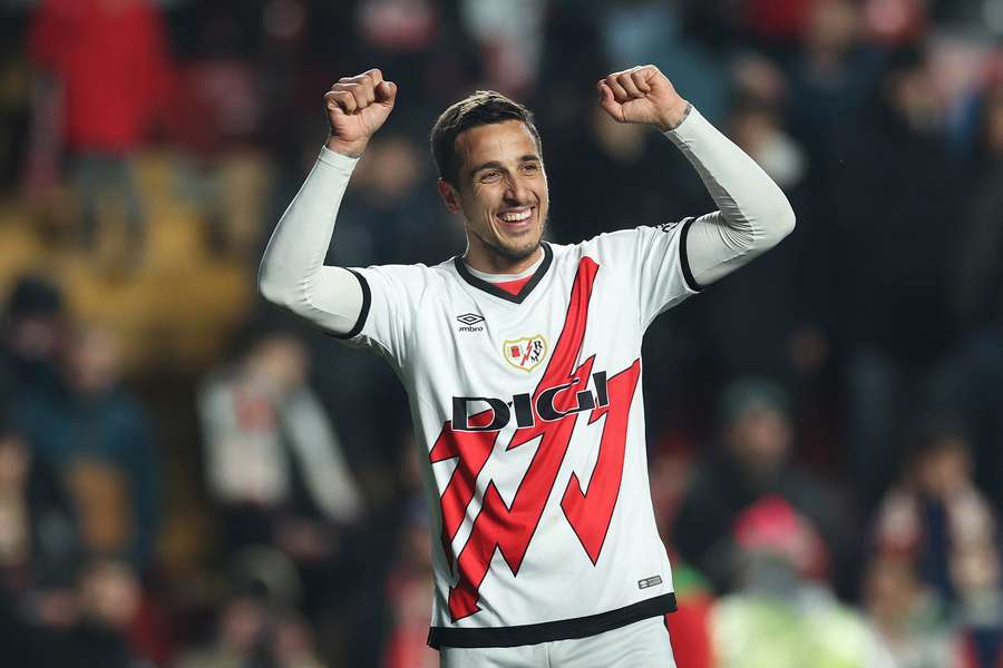 Óscar Trejo acabará su contrato con el Rayo con 38 años