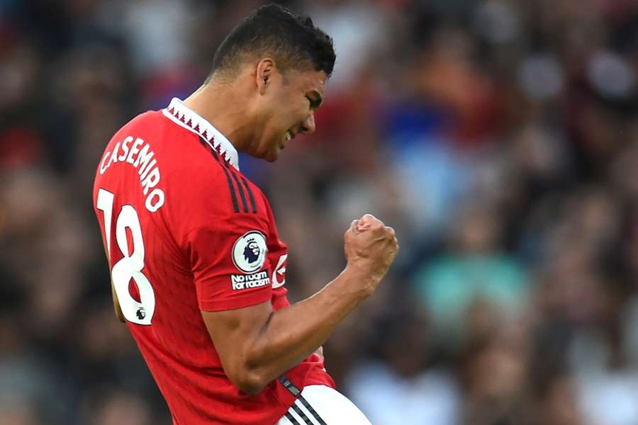 Casemiro comemora o primeiro gol do Manchester United no duelo contra o Chelsea