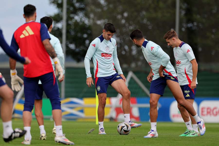 Spanish players train ahead of their semi-final