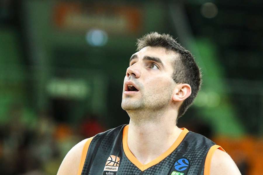 Ulms Dakota Mathias.