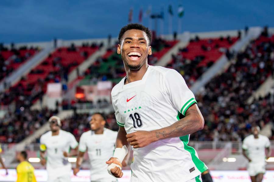 Raphael Onyedika sărbătorește un gol marcat pentru Nigeria