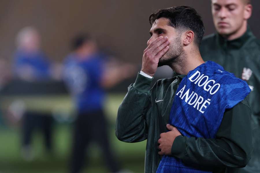 A emoção de Pedro Neto, amigo pessoal de Diogo Jota e André Silva