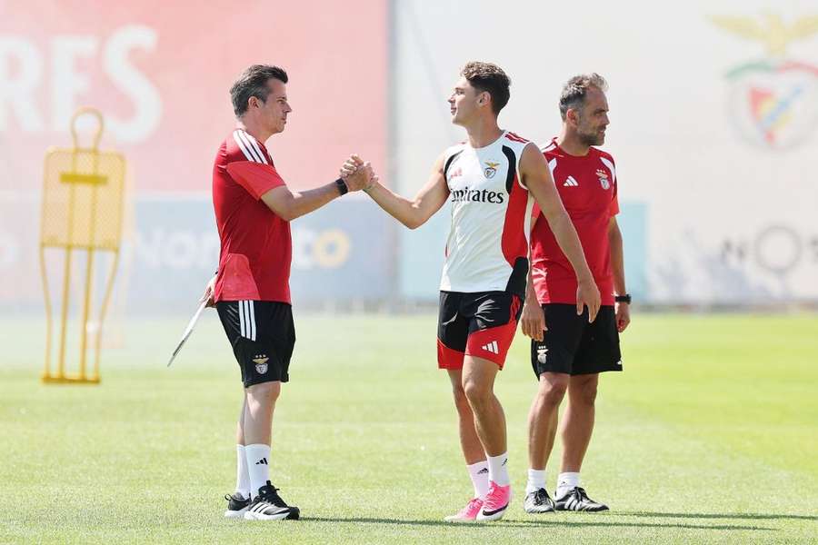 Marco Silva com Sudakov no treino do Benfica Marco Silva com Sudakov no treino do Benfica