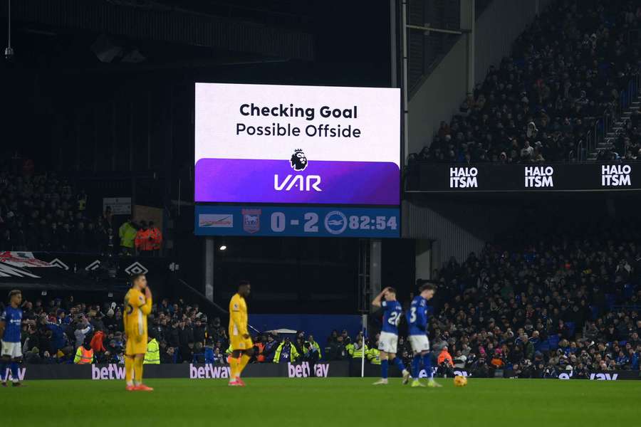 "Półautomatyczny spalony" jeszcze pod koniec tego sezonu zawita do Premier League