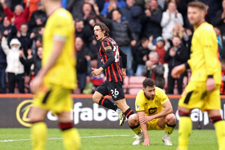 Enes Unal scoort in de blessuretijd de 2-2