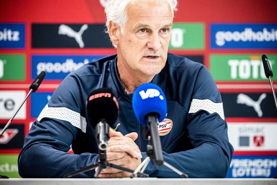 Rutten tijdens de persconferentie