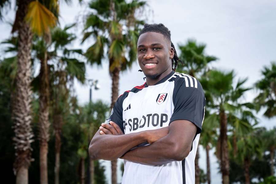 Calvin Bassey custou 21 milhões de euros ao Fulham