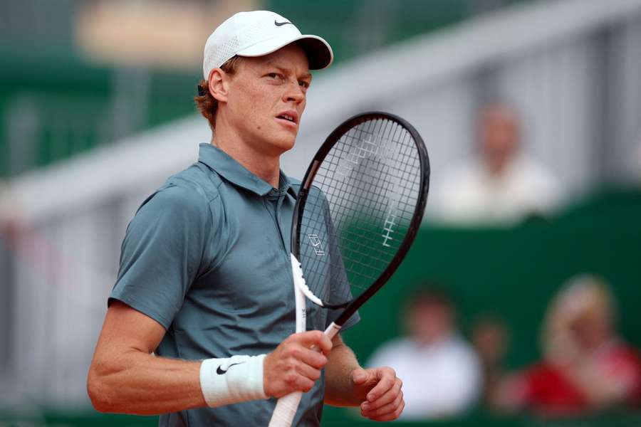 Jannik Sinner na úvod v Monte Carlu ztratil jen tři hry. Jannik Sinner na úvod v Monte Carlu ztratil jen tři hry.