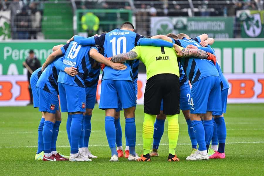 Geschlossene Mannschaftsleistung: Der 1. FC Heidenheim marschiert weiter.