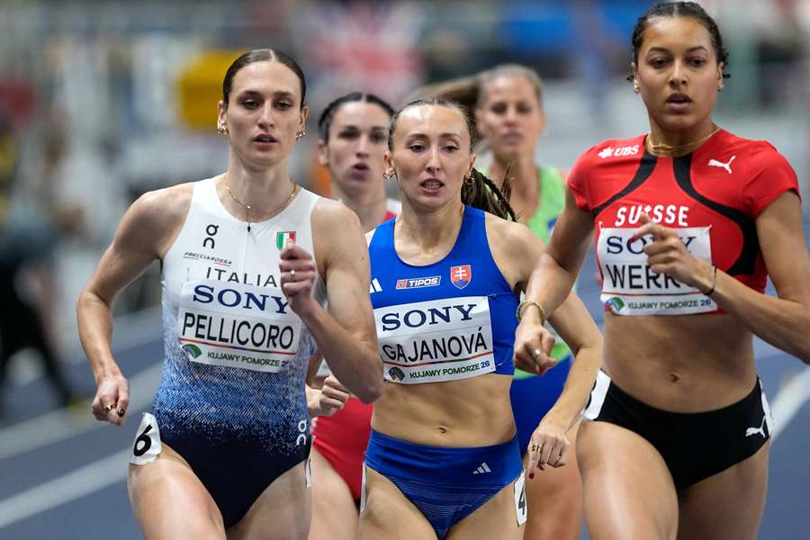 Gajanová postúpila do semifinále na 800 m.