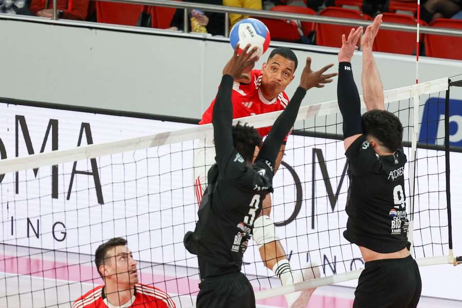 Benfica venceu Clube K no Pavilhão da Luz