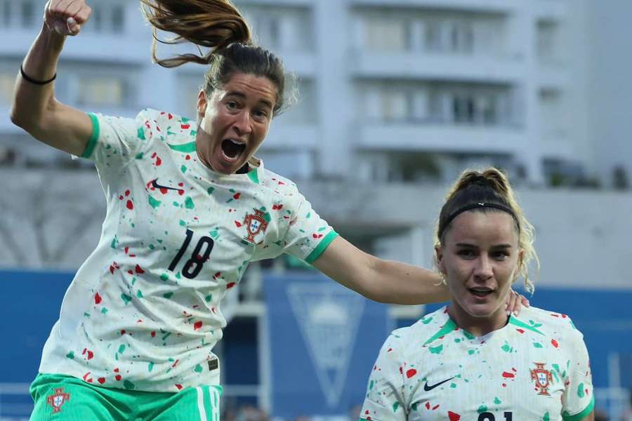 Carolina Mendes e Ana Capeta fizeram os dois primeiros golos de Portugal