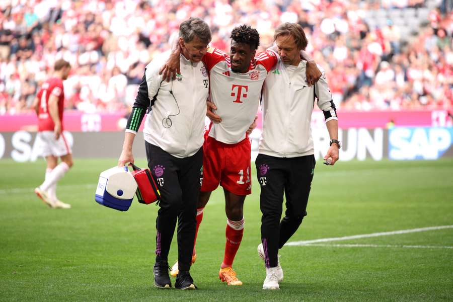 Kingsley Coman saiu carregado do gramado