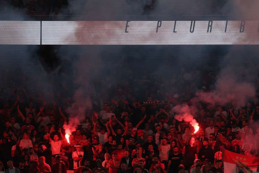 Adeptos no apoio à equipa Adeptos no apoio à equipa