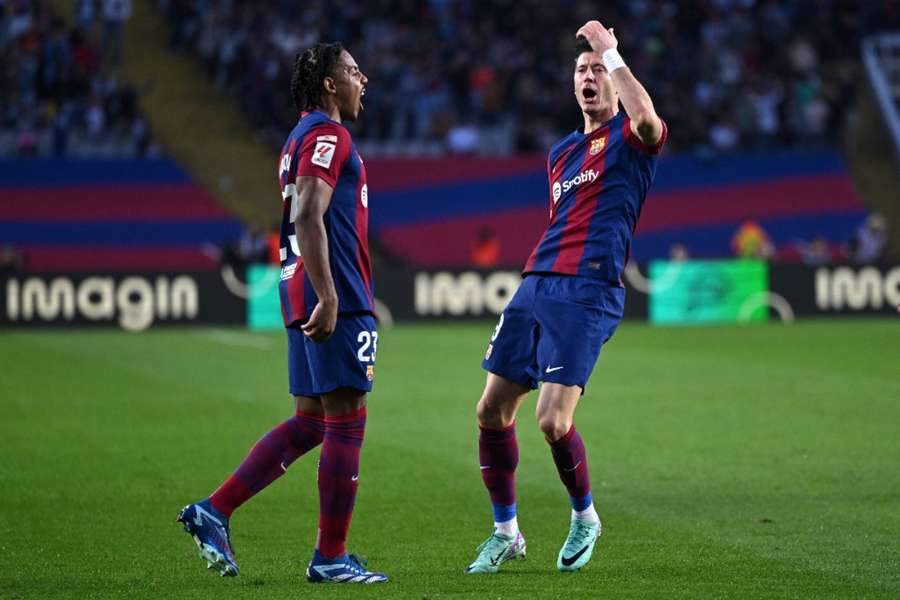 Oba góly Barcelony vstřelil Lewandowski (vpravo).