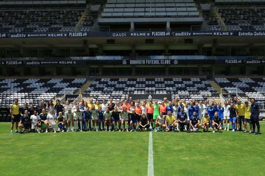 Jogadoras portugueses e ucranianas treinaram juntas no Estádio do Bessa