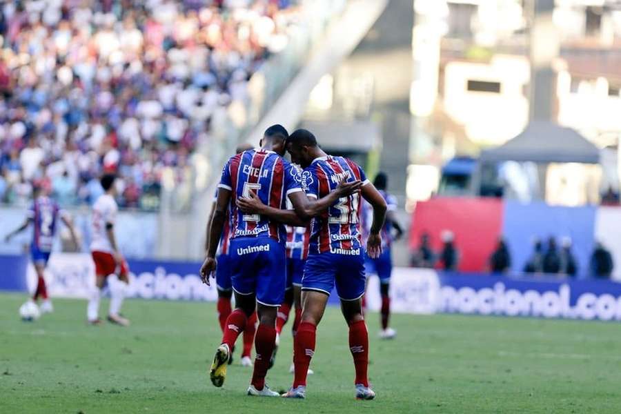 Jogadores do Bahia festejam goleada diante do Bragantino