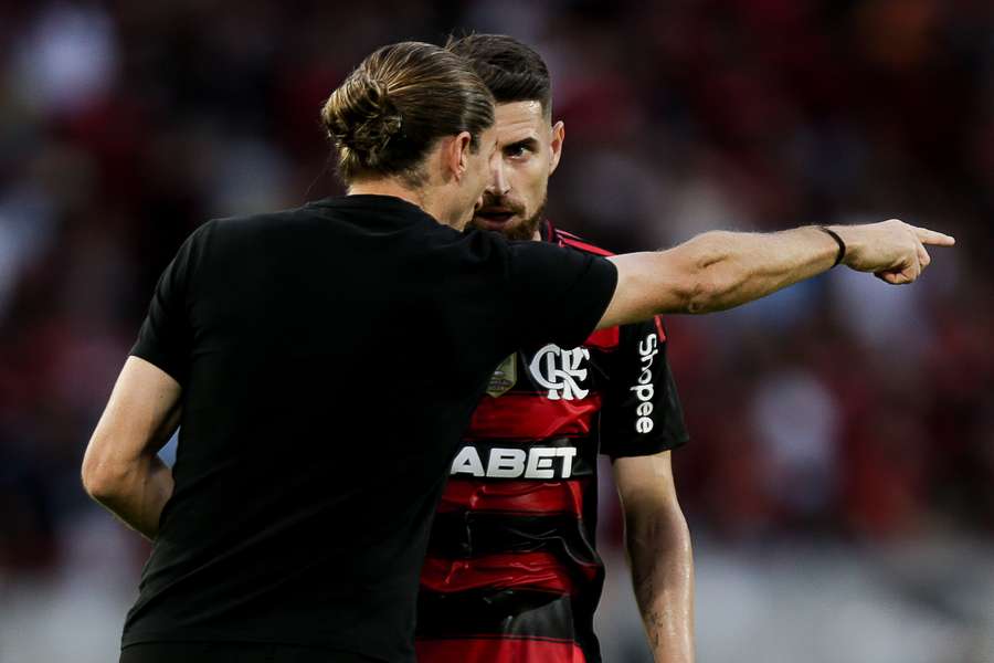 Jorginho é orientado por Filipe Luís