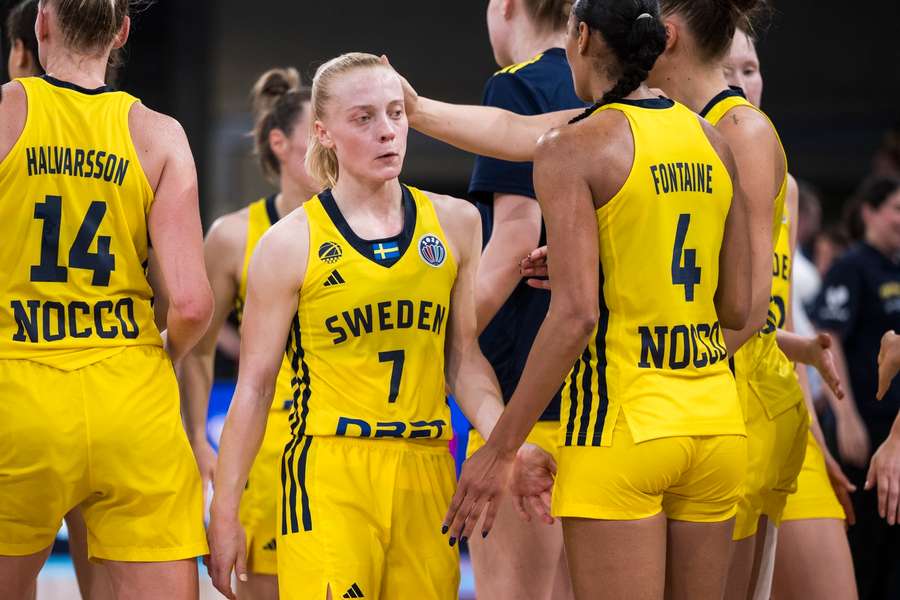 Klara Lundqvist (7) dominated in attack against Spain