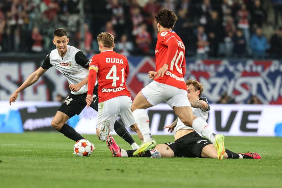 Wisła Kraków znów gubi punkty, Puszcza wstrzymuje powrót lidera do Ekstraklasy