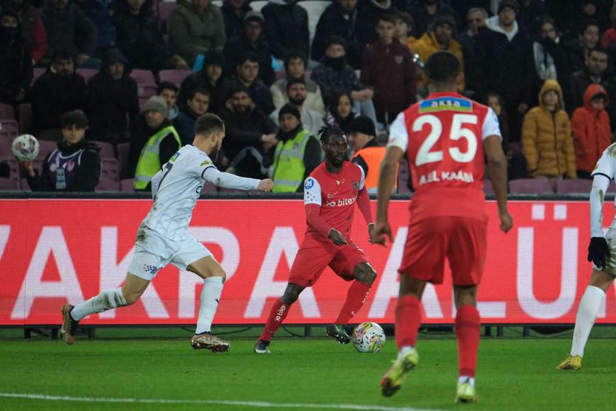 Christian Atsu estreou-se a marcar pelo Hatayspor este domingo
