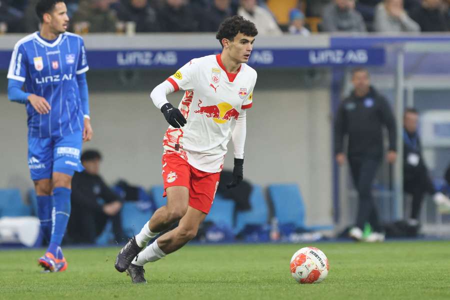 Bajcetic, durante un partido con el Salzburgo