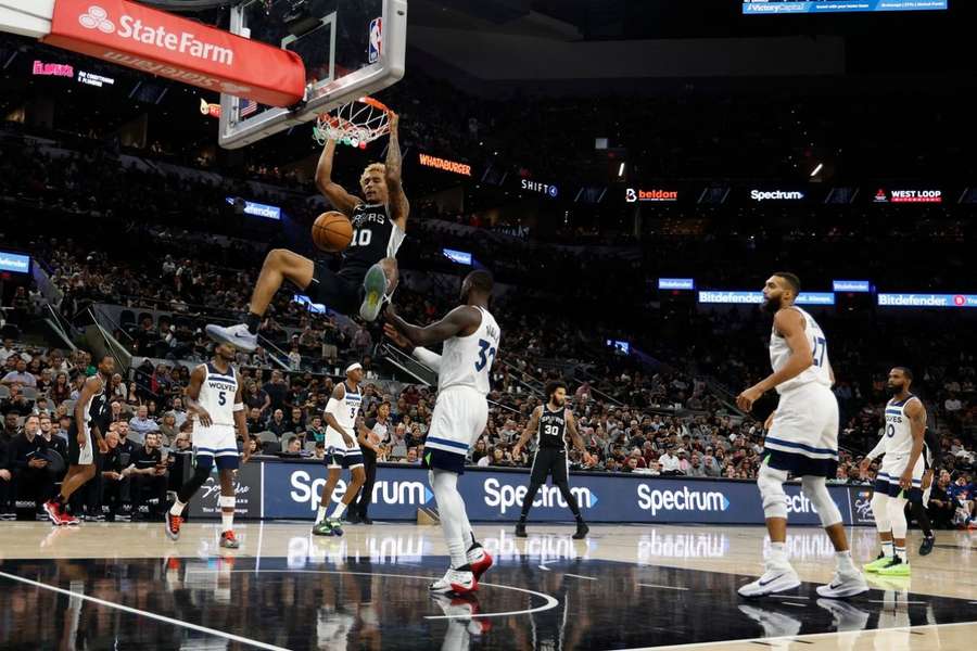 Spurs pokonali Timberwolves we własnej hali. Sochan zakończył spotkanie z double-double