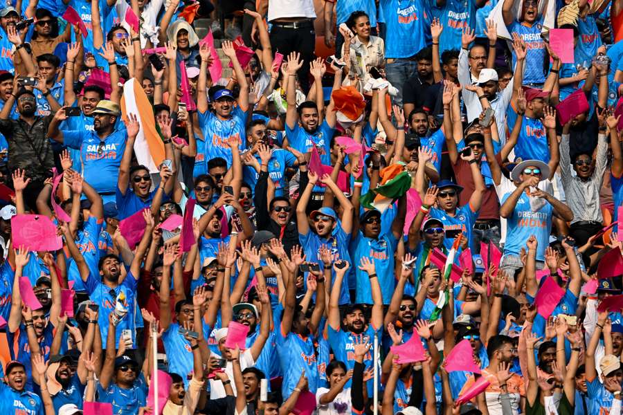 Adeptos juntam-se para ver a Índia no Campeonato do Mundo de Críquete