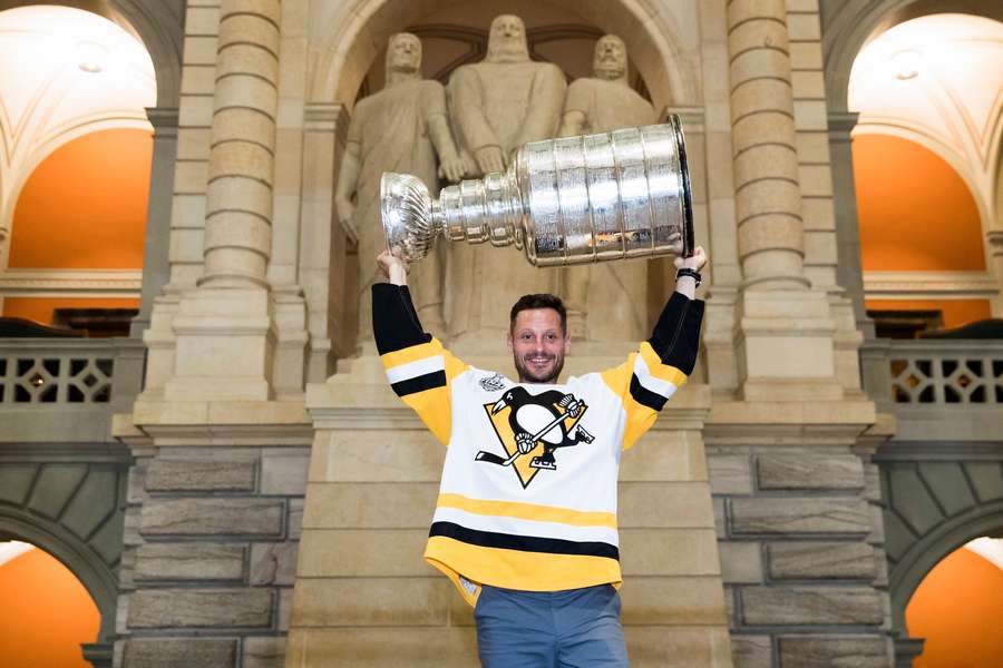 Streit brought the Stanley Cup to Bern