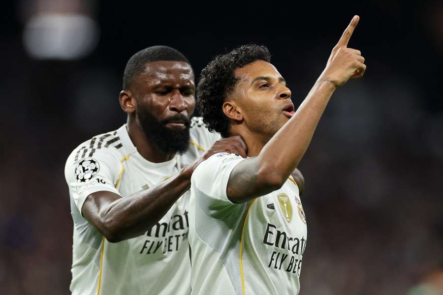 Rüdiger celebra con Rodrygo un gol de brasileño ante el City en Champions