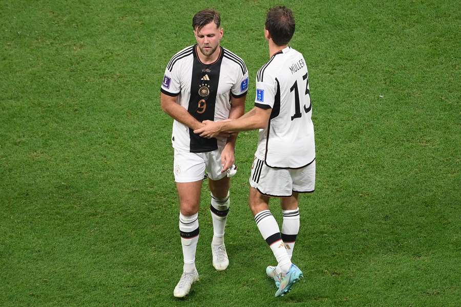 Füllkrug und Müller nach dem Ausscheiden gegen Costa RIca